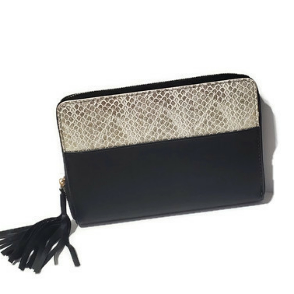 NWOT Snake Prnt Black/Beige Fringe Textured Clutch